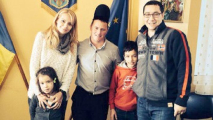Ponta şi familia au luat masa cu ciobanul Ghiţă